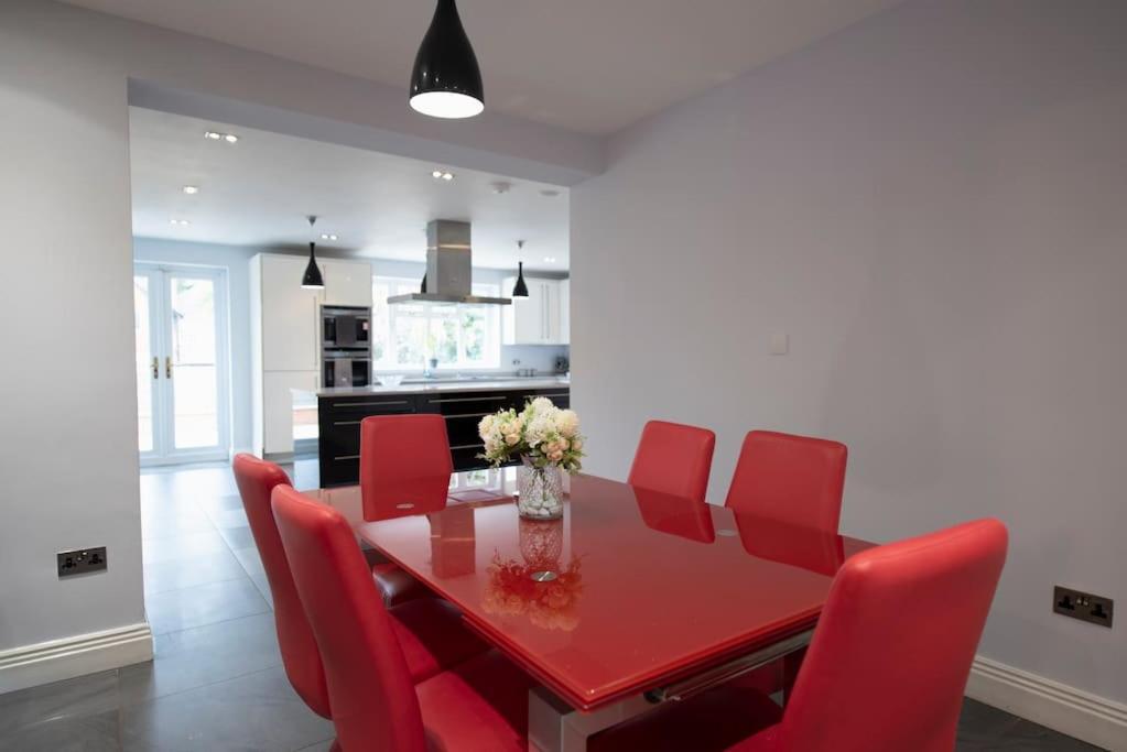 Luxury 6 Bedroom House With Parking - Northwood Northwood  Εξωτερικό φωτογραφία